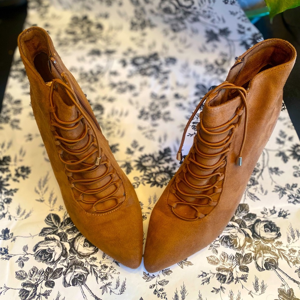 Tie up heel